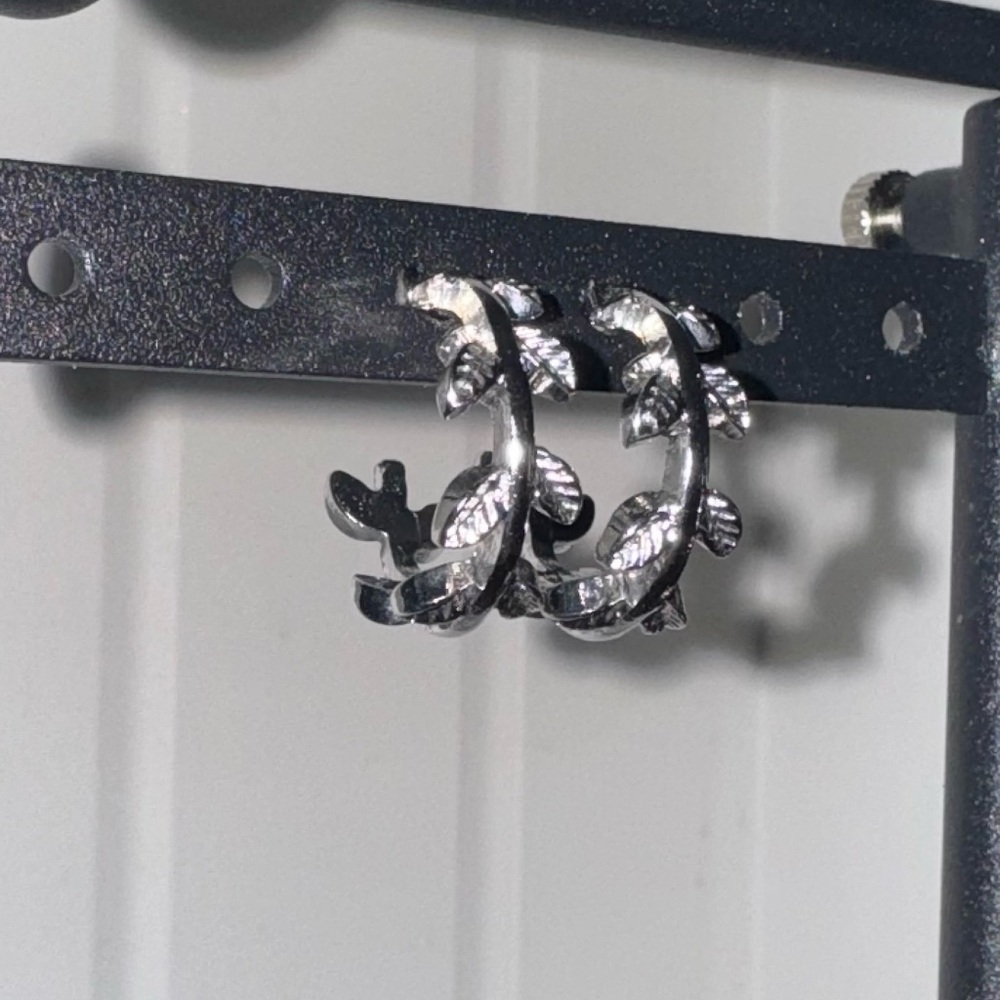 Silver “C” Hoop Earrings with Foliate Detailing EUC